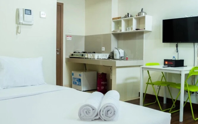 Relax Studio Apartment at Puri Orchard