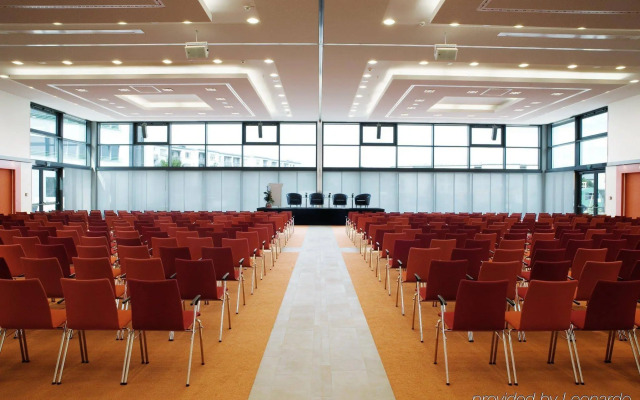 Holiday Inn Berlin Airport - Conference Centre by IHG