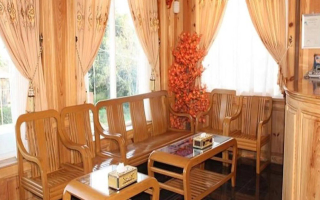 Honey Pine Hotel
