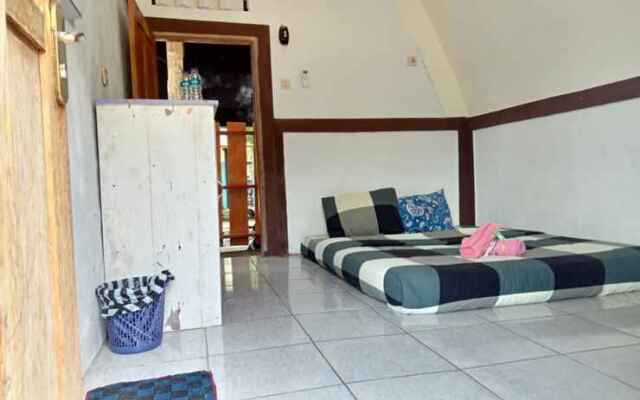 Pantai Suwuk River View Bungalow