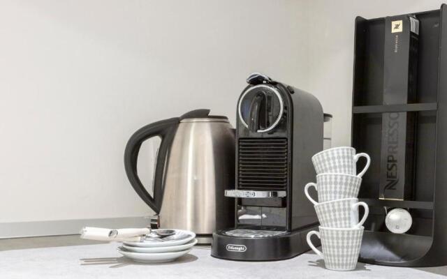 Plum Guide - Paparazzi