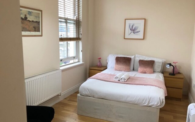 2 Bed Flat by Shoreditch Station Zone 1