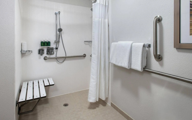 Courtyard by Marriott Lincroft Red Bank