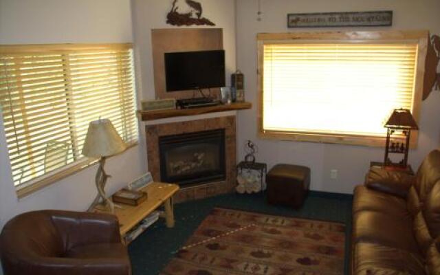 Yellowstone Park Riverfront Cabins