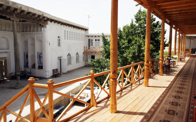 Hovli Poyon Hotel