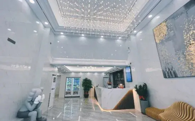 Hotels in Boly