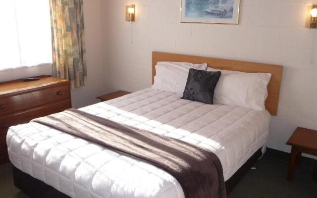 Coachman's Lodge Motel