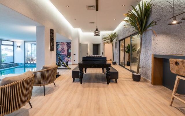 Villa Supernova
