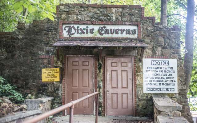 Super 8 by Wyndham Christiansburg/Blacksburg Area