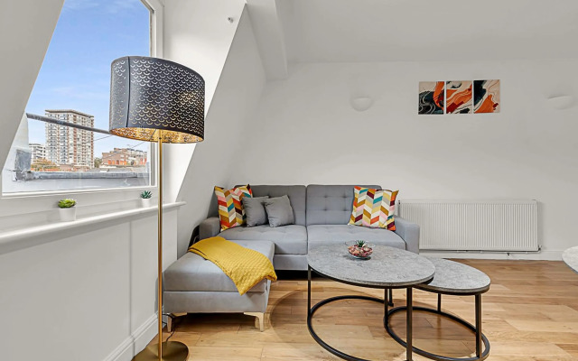 Contemporary Oasis in Paddington III