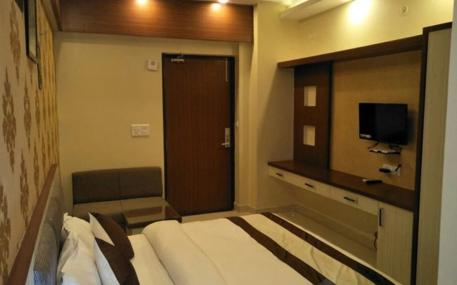 H K Hotel & Lawns