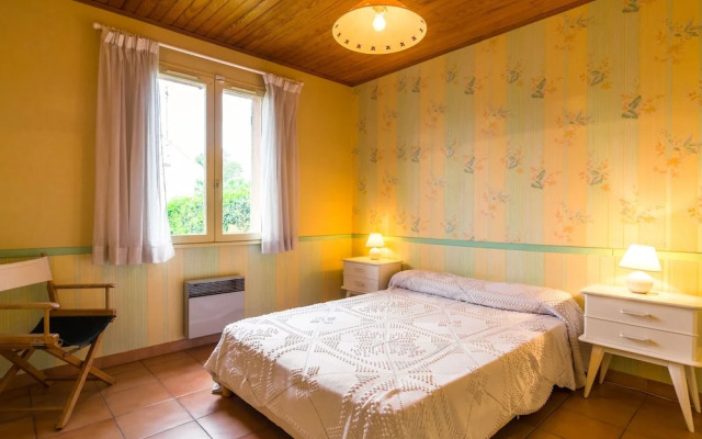 Cozy Holiday Home in Noves with Swimming Pool