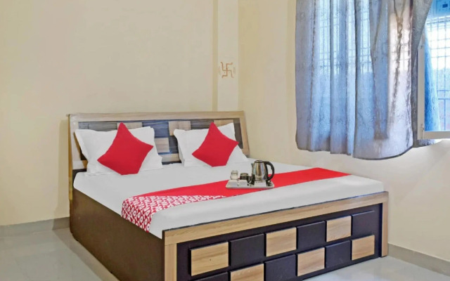 OYO 87180 Hotel Royal Galaxy