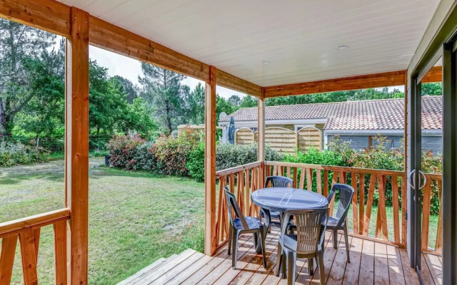 Secluded Chalet in Hourtin With Swimming Pool