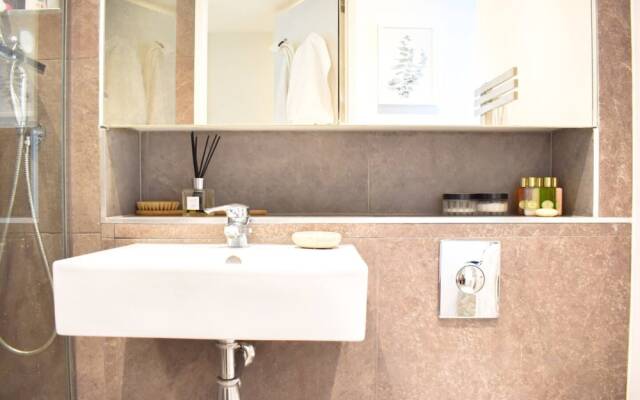 Riverside Apartment in South Chelsea