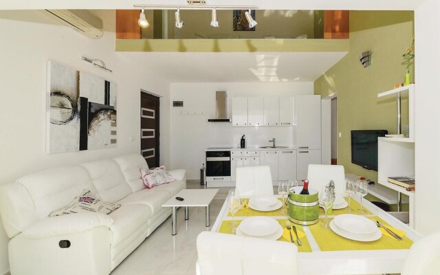 Beautiful Home in Miskovici With Wifi and 2 Bedrooms