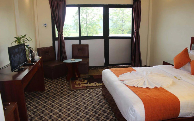 Hotel Jungle Crown