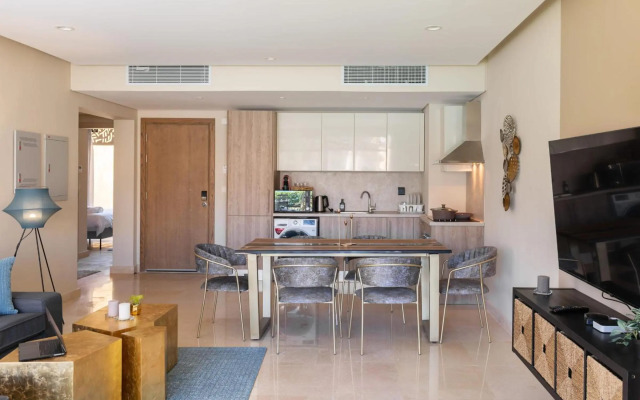 Elegant & Edgy 2 BR w Beach & Pool Mangroovy