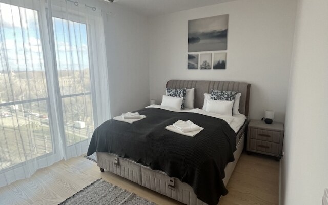 WaterFront City Apartments by UrbanRent