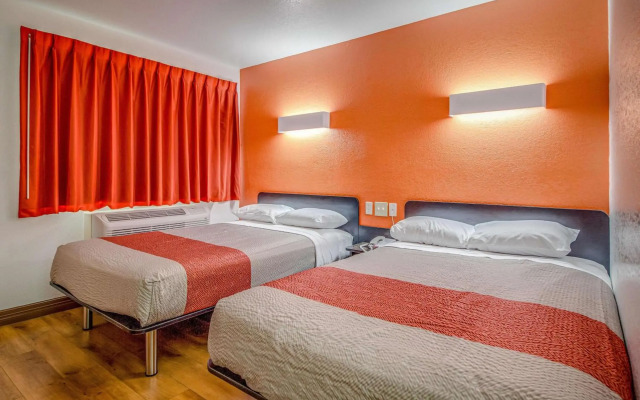 Motel 6 Conroe, TX