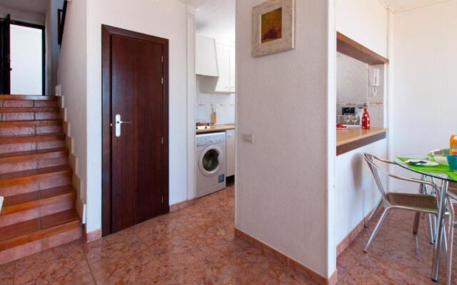 Apartment The Shell II, beach views and pool