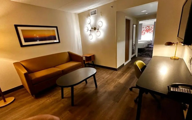 Newmarket Hotel & Suites