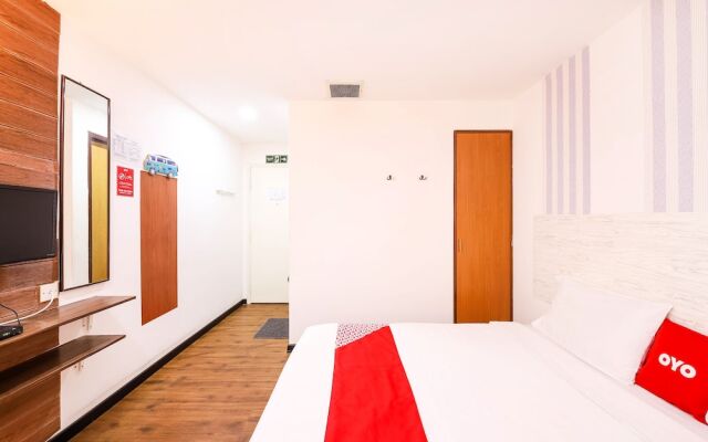 OYO 43963 T Signature Hotel