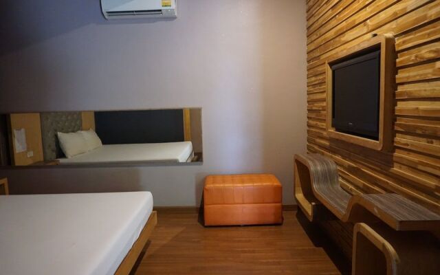 In and Out Hotel