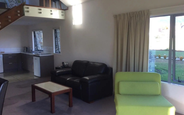 Golf Course Road Chalets – Guest Rooms – Wanaka