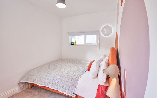 Host Stay The Artists Pad Too