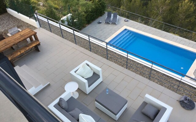 Modern Villa With Private Pool and Stunning Views of Nature