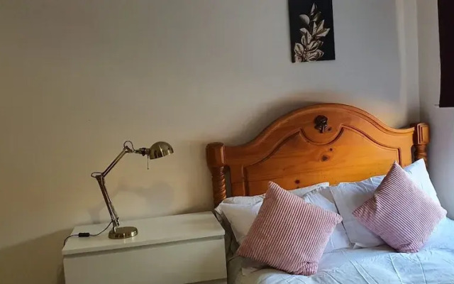 Room in Guest Room - Bright Nice Room in Coventry