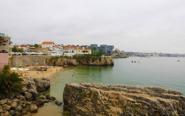 Wondrous Terrace Apartment in Cascais Center