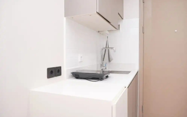 Comfort And Nice 1Br Apartment At Gold Coast