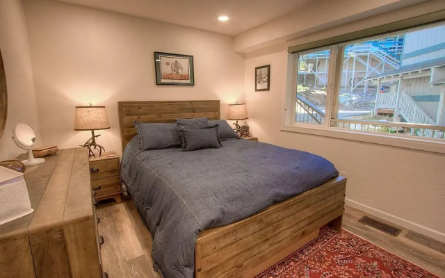 Awesome Dawson 1 Bedroom Condo by RedAwning