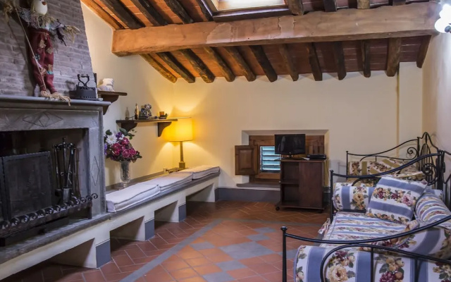 Rustic Apartment in San Miniato with Swimming Pool