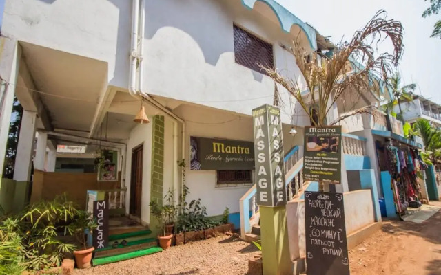 OYO 13144 Home Sunlit 1 BHK Near Morjim Beach