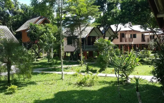 Khao Sok Jungle Huts