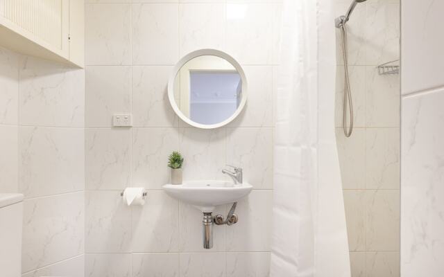 Ultimo 1 bed. furnished house w parking
