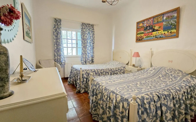 Toca do Fradinho - Pera 3 7Km da Praia