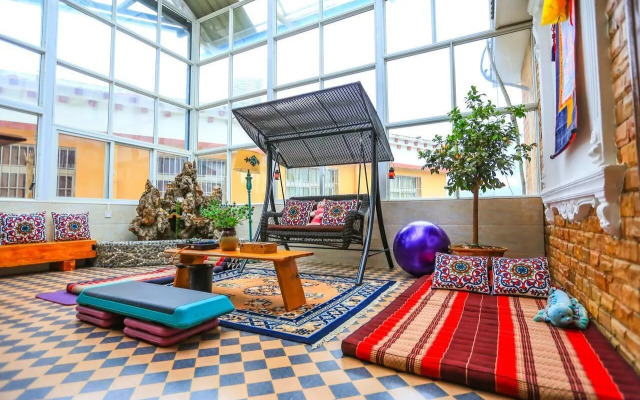 Shangri-la Linglong Inn