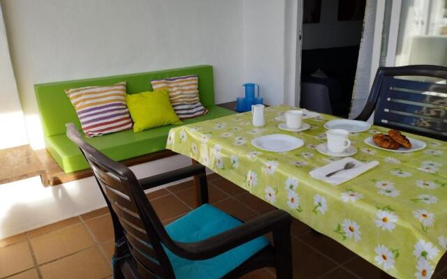 Apartment with 2 Bedrooms in Roses, with Pool Access, Enclosed Garden And Wifi - 2 Km From the Beach