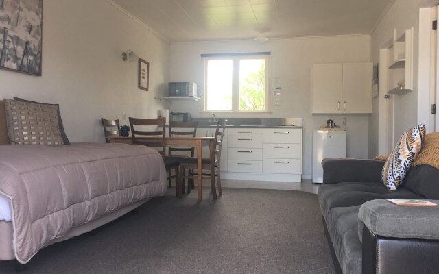 554 Moana Court Motel