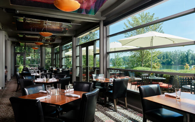 River's Edge Hotel Portland, Tapestry Collection by Hilton
