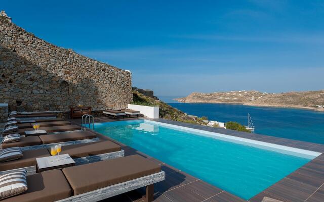 Cova Mykonos Suites