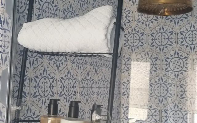 Le Petit Chateau & William de Percy