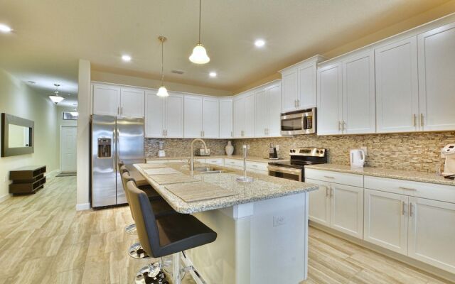 Solterra 6 Bedroom House w Pool - 7032SR