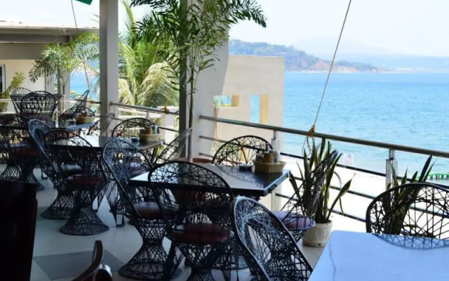 Trader Rics Resort And Restaurant