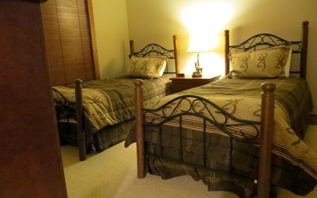 Black Bear Lodge by CB Lodging