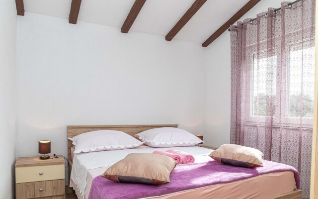 Beautiful Apartment in Sevid With 2 Bedrooms and Wifi